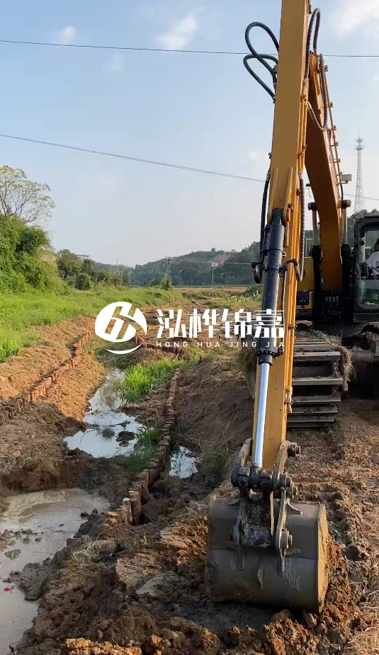 青島河道清淤專業(yè)施工-水挖機清淤適合哪些河道狀況？