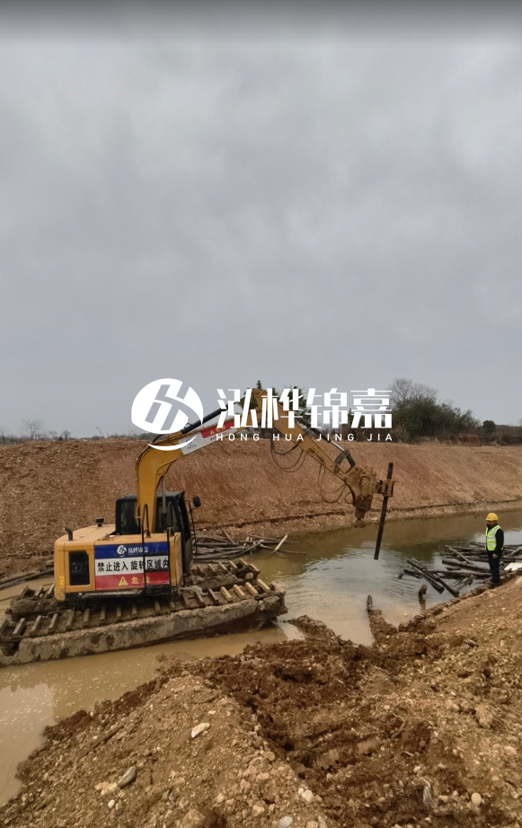 河道護坡木樁密布規(guī)范要求-河道護坡木樁多少米一根樁？